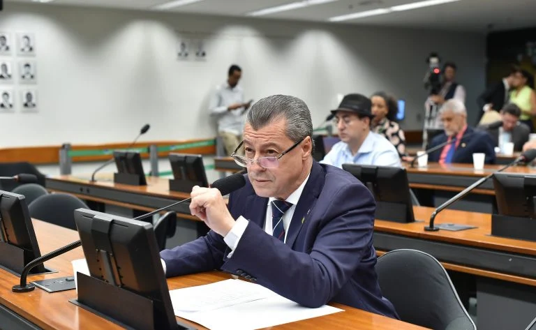 Comissão aprova projeto que prioriza infraestrutura de comunicação em áreas de desastre - Notícias