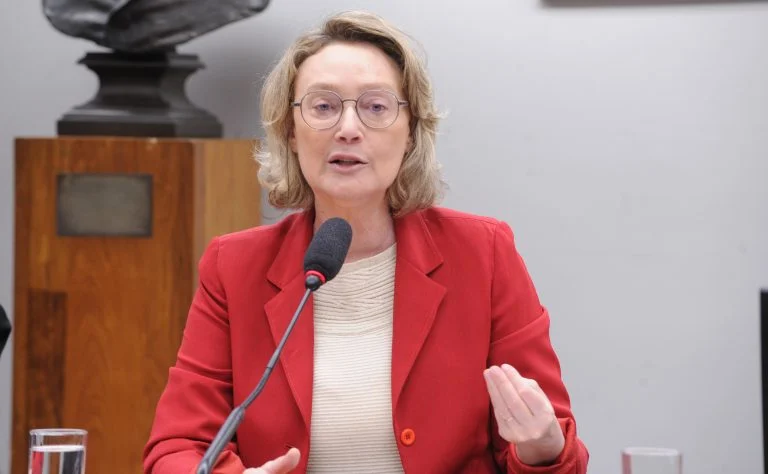 Comissão da Pessoa Idosa aprova criminalização de estelionato sentimental digital - Notícias