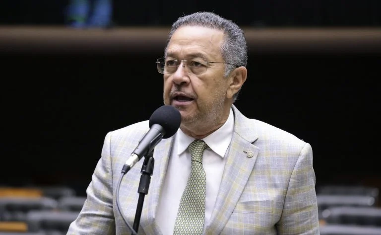 Comissão aprova projeto que permite a criação de redes de rádio e televisão - Notícias