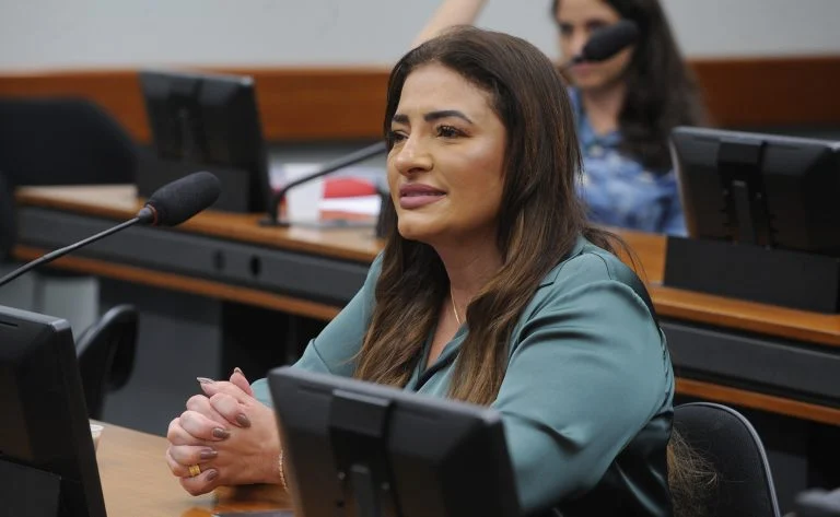 Comissão aprova requisição de dados de redes sociais em caso de violência doméstica - Notícias