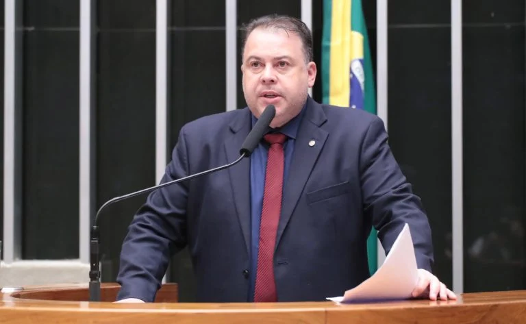 Comissão aprova prazos para municípios atualizarem regras de instalação de antenas - Notícias